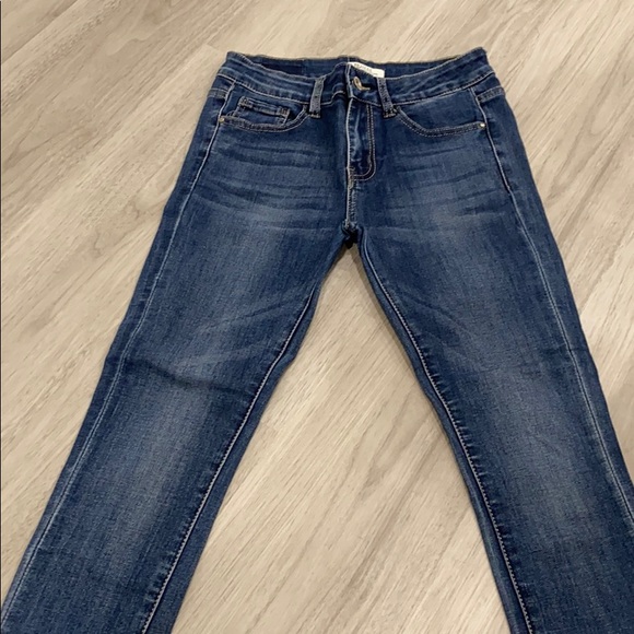 Denim jeans with chain link hem - Picture 3 of 5